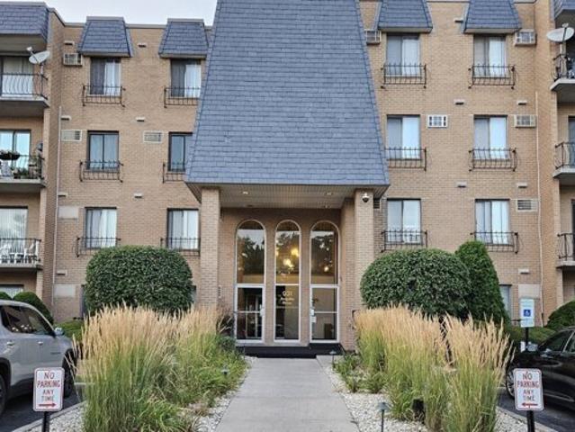Condo for sale in Glenwood