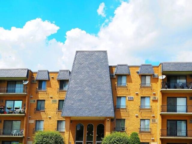 Condo for sale in Glenwood