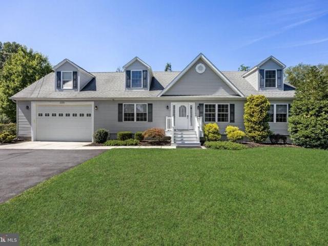 House for sale in Lakeview Apartments, Gloucester Township