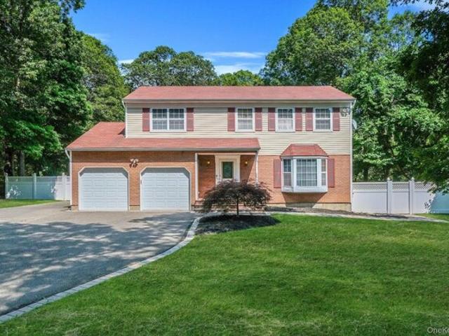 House for sale in Middle Island