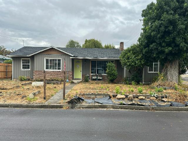 House for sale in Roseburg, Douglas County
