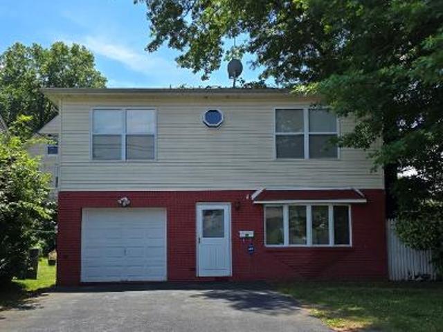 House for sale in Bergenfield, New Jersey