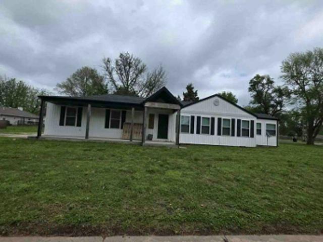 House for sale in Monett, Barry County