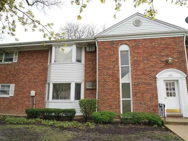 Condo for sale in Arlington Heights