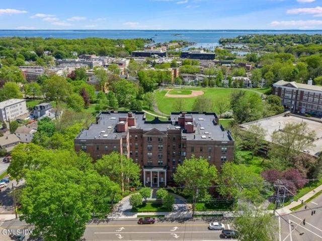 Condo for sale in Greenwich