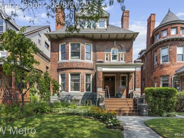 Condo for sale in Detroit