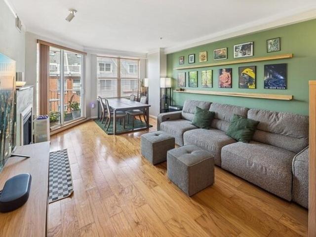 Condo for sale in Norfolk
