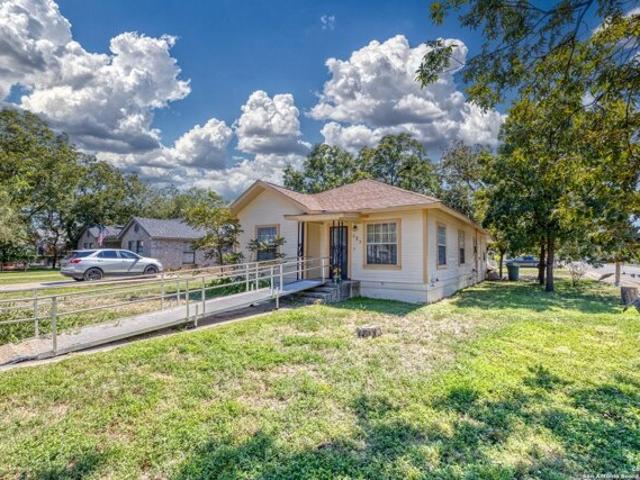 House for sale in Uvalde, Texas