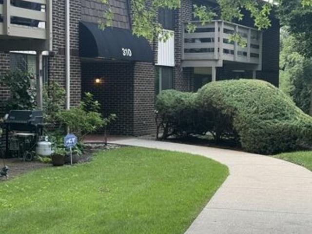Condo for sale in Glen Ellyn