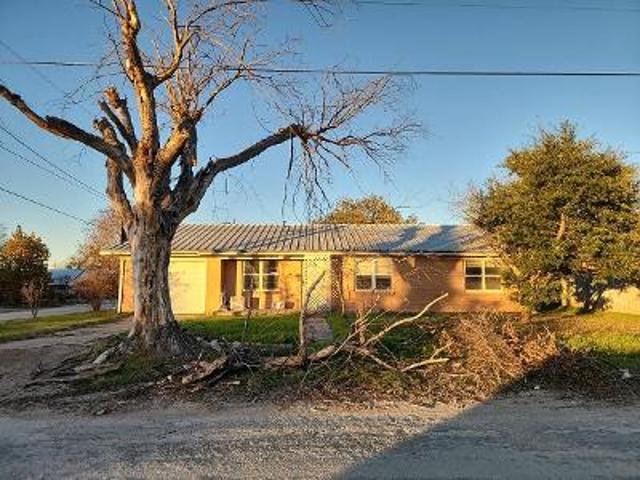 House for sale in Hamilton, Texas