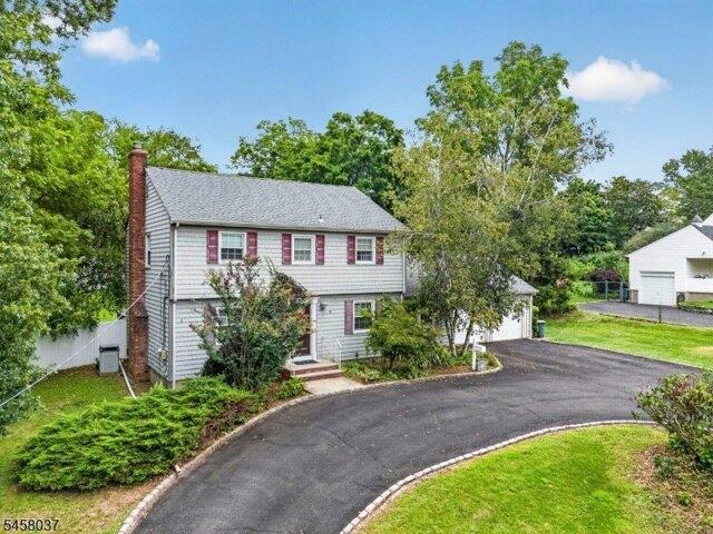 House for sale in Northfield, Livingston