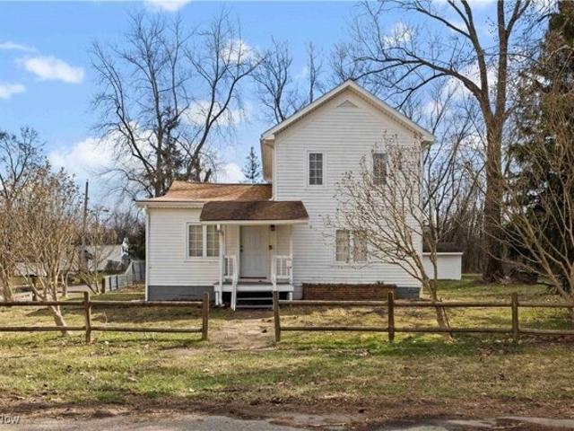 House for sale in Girard
