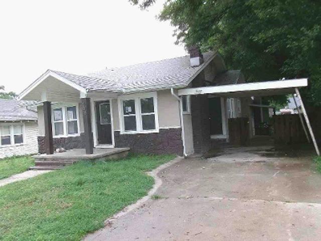 House for sale in Arkansas City, Cowley County
