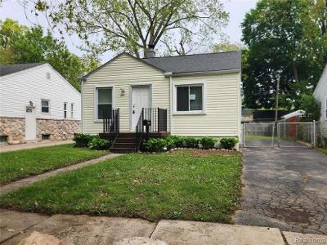House for sale in Pontiac