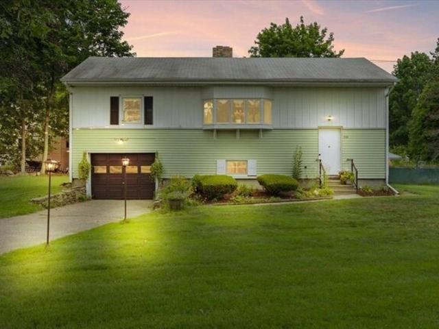 House for sale in Dudley, Massachusetts