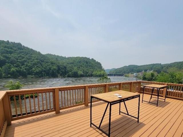 Condo for sale in Fries
