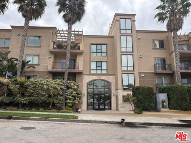 Condo for sale in Canoga Park, California