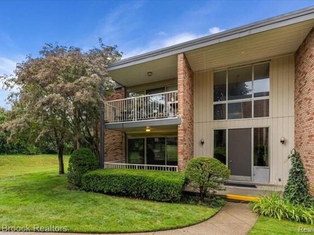 Condo for sale in Bloomfield Hills