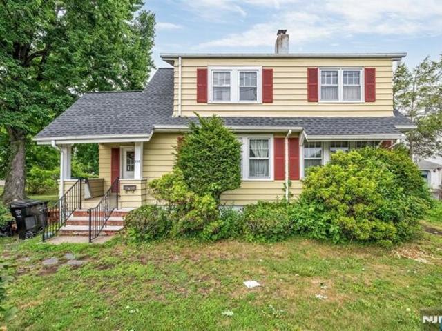 House for sale in Paramus, New Jersey