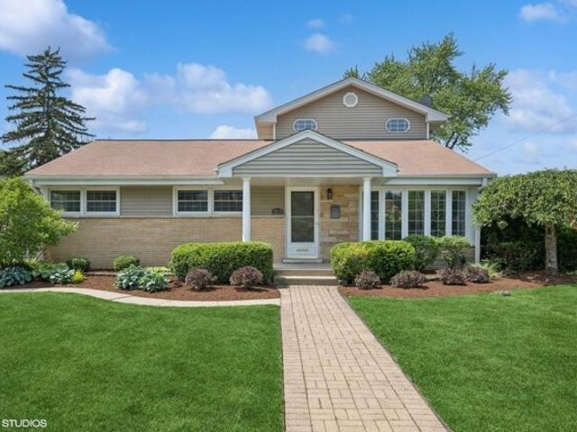 House for sale in Arlington Heights
