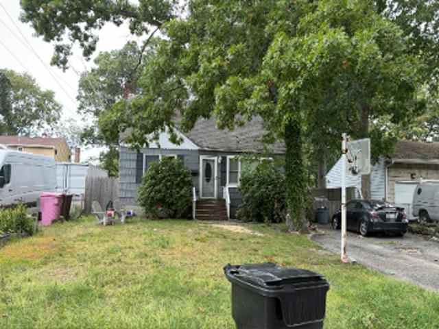 House for sale in Baywood, Town of Islip