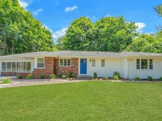 House for sale in Oakland, New Jersey