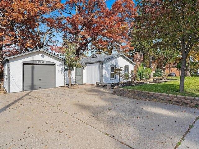 House for sale in Commerce Township