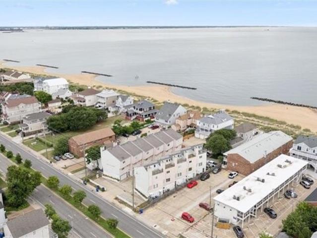 Condo for sale in Norfolk