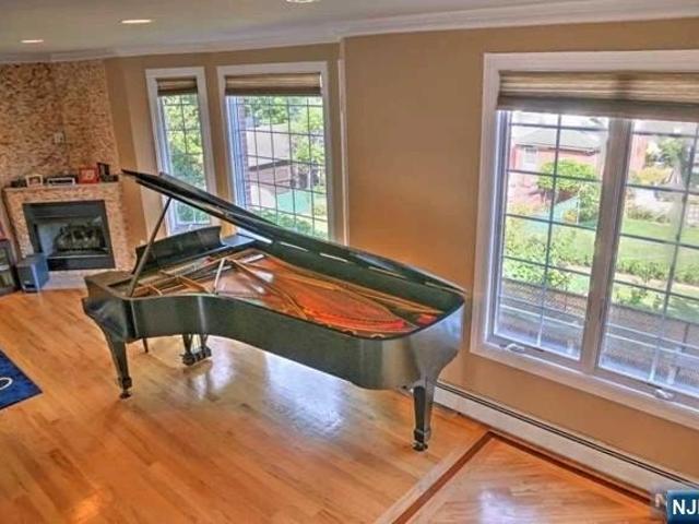 Condo for sale in Palisades Park, New Jersey