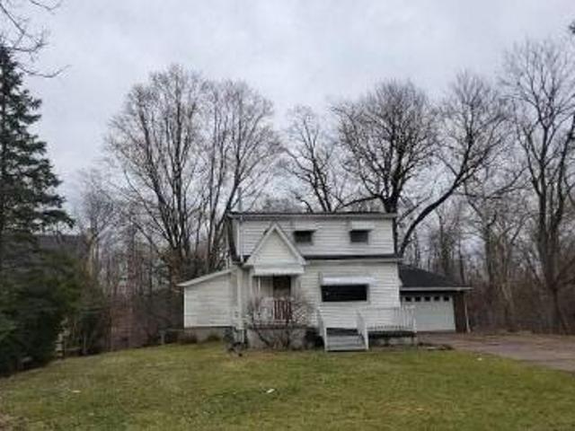 House for sale in Elyria