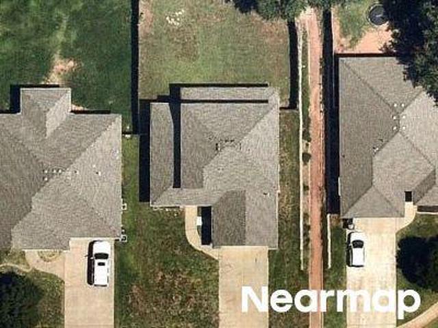 House for sale in Mustang, Canadian County