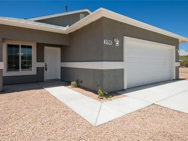 House for sale in Golden Valley, Arizona