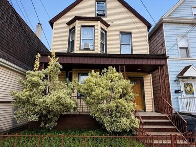 House for sale in Port Johnson, Bayonne