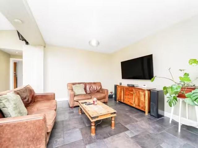 Apartment for sale in Walthamstow, Highams Park