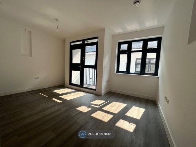 Apartment for rent in London Borough of Ealing, Greater London