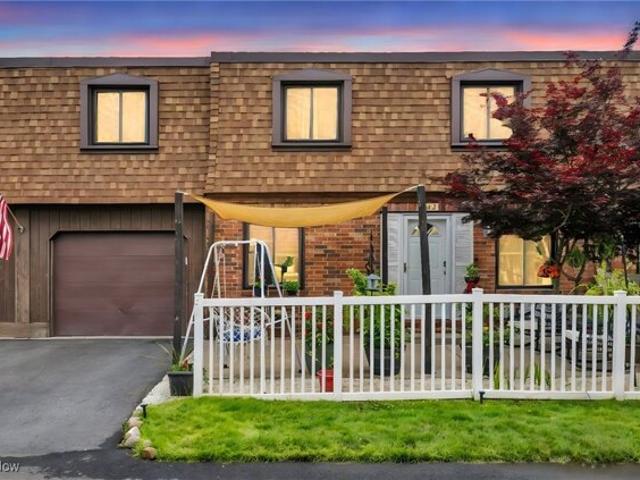 Condo for sale in Medina