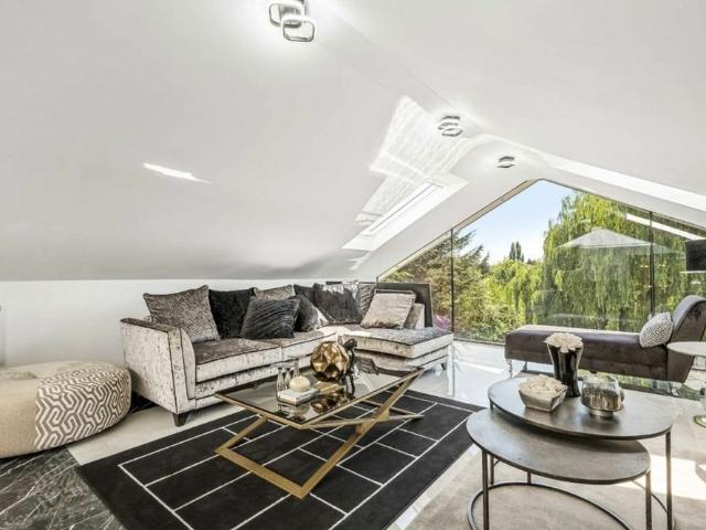 House for rent in Hadley Wood, Greater London