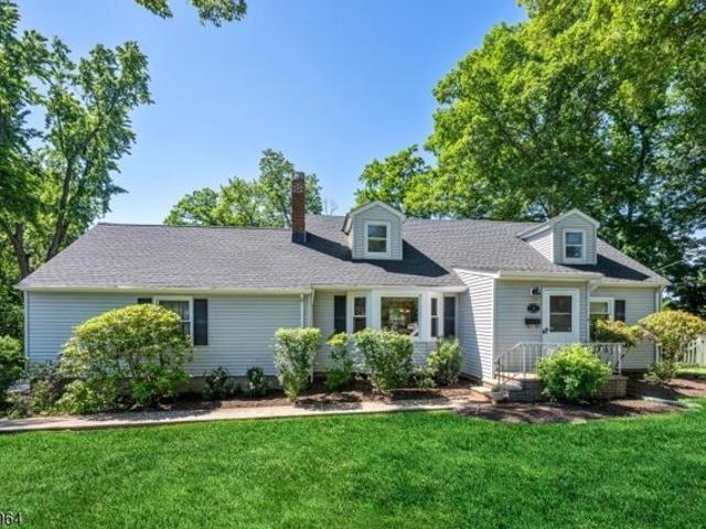 House for sale in Allendale, New Jersey