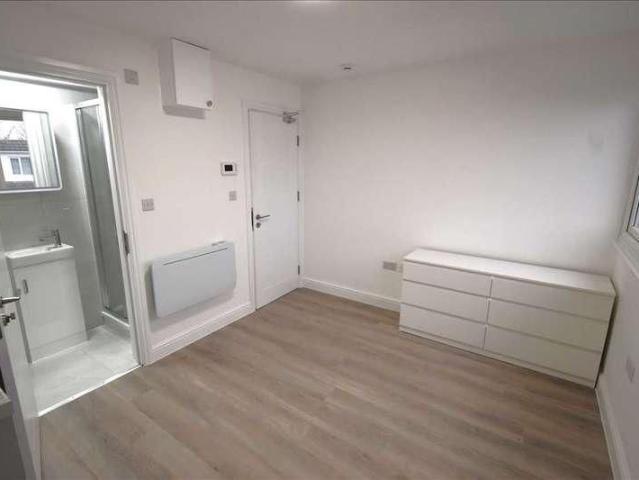 Studio for rent in Brooklands, Dartford