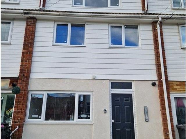 Room for rent in New Town, Monks Orchard