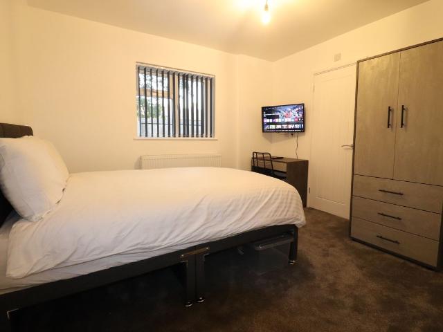 Room for rent in New Town, Monks Orchard