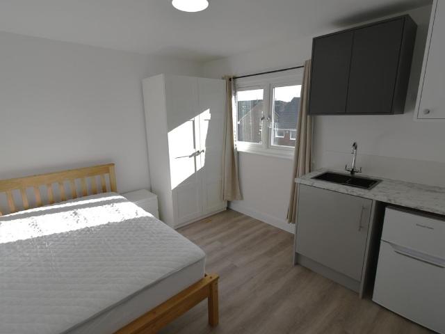 Room for rent in New Town, Monks Orchard