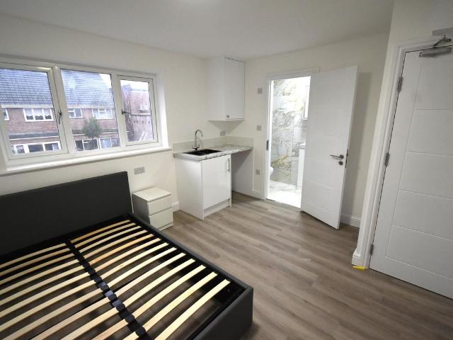 Room for rent in New Town, Monks Orchard
