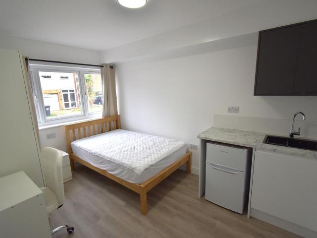 Room for rent in New Town, Monks Orchard