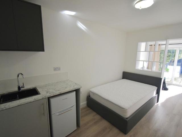 Studio for rent in New Town, Monks Orchard