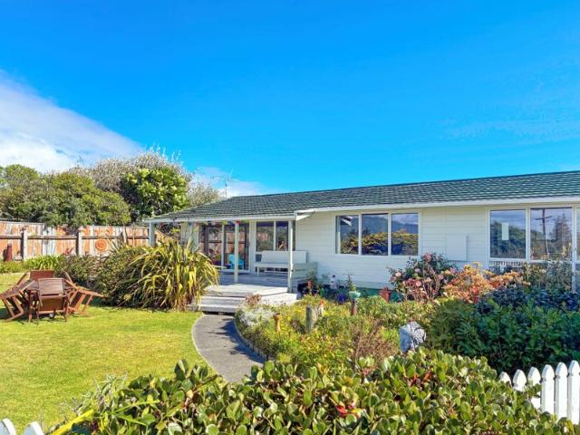 House for rent in Waikanae Beach, Wellington