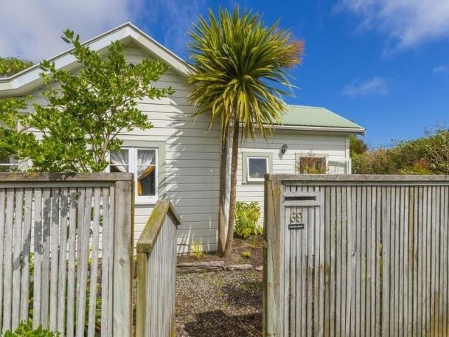 House for rent in Waikanae Beach, Wellington