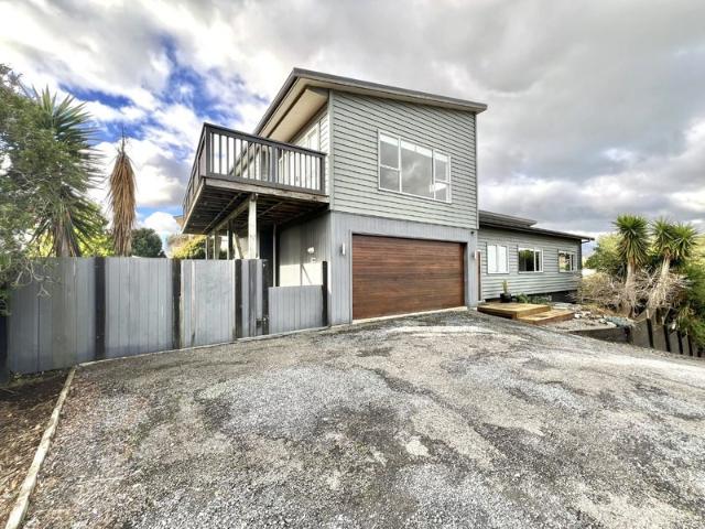 House for rent in Waikanae Beach, Wellington