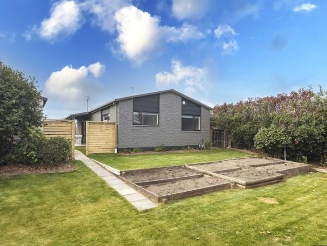 House for rent in Chaslands, Canterbury
