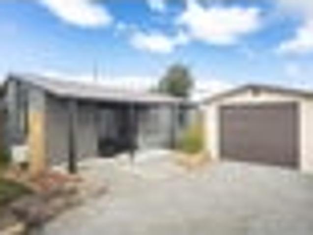House for rent in Chaslands, Canterbury